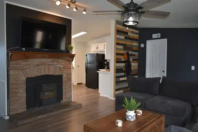 Image de Horse property in Lakeside: Rustic haven charm meets modern comfort.