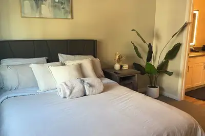Image de Luxury Condo in North Scottsdale – Prime Location Near Shopping, Dining & More!