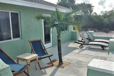 Image de Brand New! 3 Bedroom, 2 bath, Sleeps 8, 8 Min. Drive to Top Beach