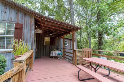 Image de Harts Landing - A cozy forest getaway for friends & family at Stag Leap Cabins!