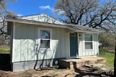 Image de Tiny cabin 15 mins outside Abilene, Tx. Quiet Country feel, close to amenities.