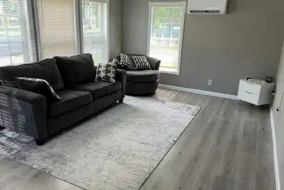 Image de Contemporary Cottage Located Near Conneaut Lake