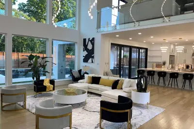 Image de Luxe! New Luxury Mansion in the Prestigious Dallas Preston Hollow Neighborhood