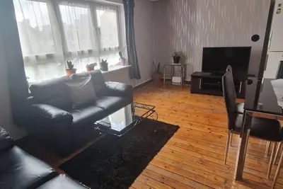 Image de 2 Bed-Sleeps5-Free Parking-10 min Walk underground
