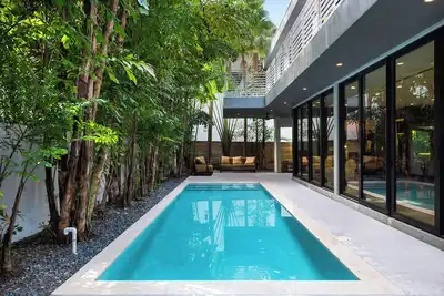 Image de Modern Tropical Oasis w\/ Private Pool + Sauna & Cold Plunge in Central Miami
