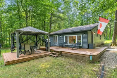 Image de Experience True Comfort: Modern Riverfront Cottage in Orillia Country (Washago)