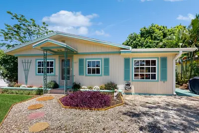 Image de Charming Cottage Steps from Beach - Dog-Friendly with Bikes & Beach Gear