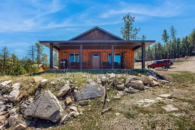 Image de Dog-friendly mountain view cabin with a washer/dryer, Bbq, & full kitchen