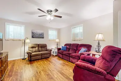 Image de Secluded home on 13 acres with jetted tub, screened porch & wildlife sightings