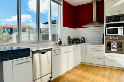 Image de Base: 4 Extra: $40<br>33b Logan Ave