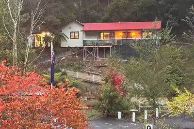 Image de Cosy Mountain retreat in a historic old gold mining town