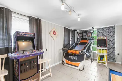 Image de Arcade | Games, Long Stays & Large Groups Welcomed!
