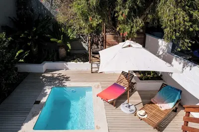 Image de Modern Elegance Meets City Serenity at Meliora