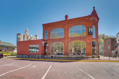 Image de Downtown McGregor Condo w/ Restaurant On-Site!