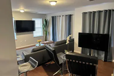 Luxury Townhouse in Newark