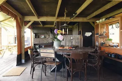 Image de Sleeping in a safari tent with a little luxury