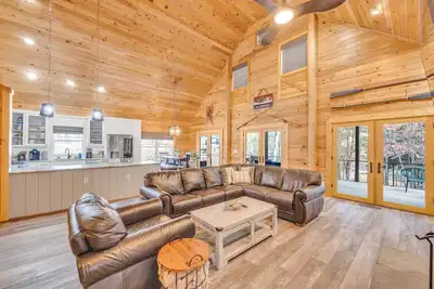 Image de Cedar Ridge Lake House w/ Hot Tub & Private Dock!