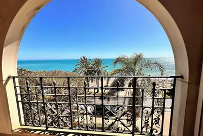 Image de Magnifique 2 Pieces En Bord De Mer Avec Terrasse Ensoleillee Et Parking Privatif