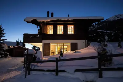 Image de Fabulous chalet, stunning views, indoor jacuzzi, walking distance of ski lifts