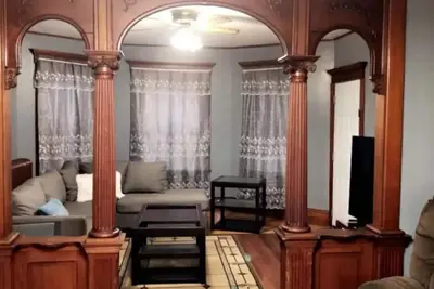 Image de Spacious 3 bedroom apt 1st fl with spacious bedrooms and living room area