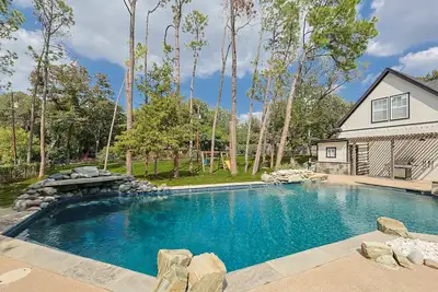 Image de Your Rustic Retreat w Backyard Oasis, Pool, Patio