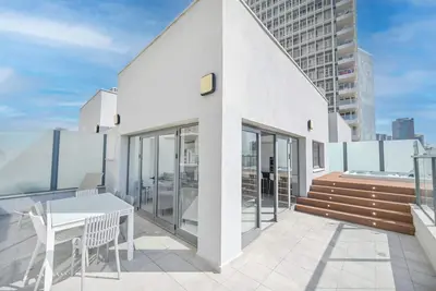 Image de Modern 3 Br Penthouse with Jacuzzi in Rothschild Blvd by HolyGuest