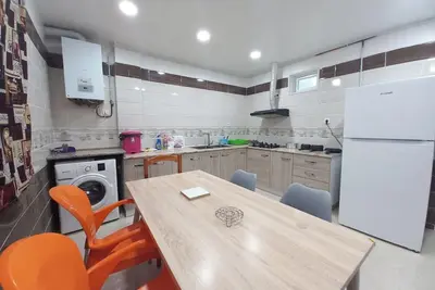 Image de Grand Appartement avec vue sur mer, 90 M2, propre, climatisé, cuisine spacieuse.