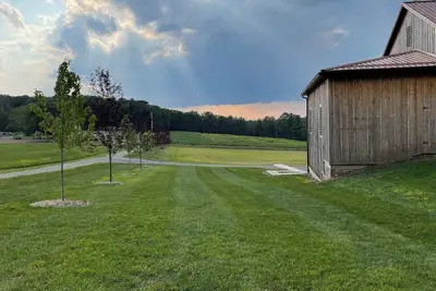 Image de Rv lot Hook Up, 5 minutes off I 80. Peacefully hidden behind our vintage barn.