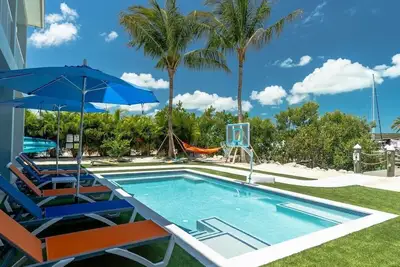 Seaside Serenity~ Luxury Waterfront Pool Home w/ 35` Dock