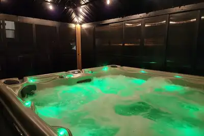 Image de Cozy Cottage Near Downtown - 7 Min Walk