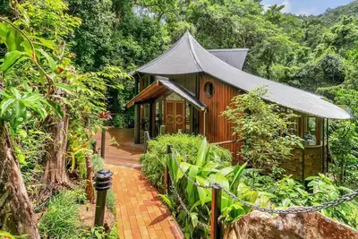 Image de Hideaway Treehouse A Secluded Rainforest Retreat