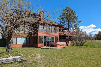 Image de Eagle's Rest Retreat - Near Bigfork with Hot tub