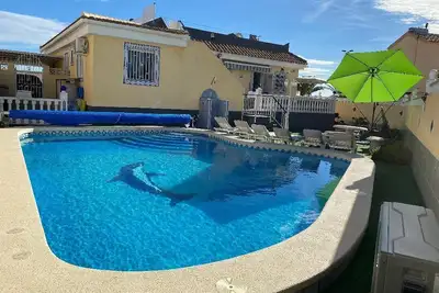 Image de Villa In Ideal Location 5 mins walk to Amenities, Large Pool, Golf nearby.