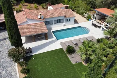 Image de Villa de standing pour 8 personnes avec piscine