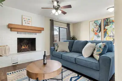 Image de Modern Townhome with King Bed & Office