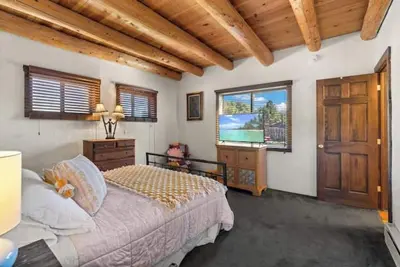 Image de Traditional Taos Home