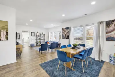 Image de #CedarHaven:2 King Bed Bliss w/Spa Rainfall Shower-Near Crossplex/Mins to Dwntwn