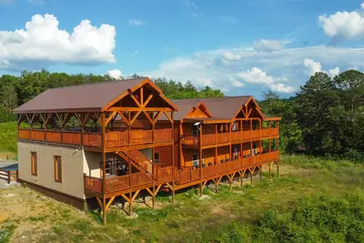 Image de Discounted Rate! Pool, Game Room, Gazebo & Hot Tub!