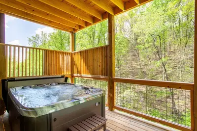Image de Allure Woods: View, HotTub, Outdoor Dining & Games