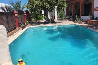 Image de Bright, big, pool, 5 min 2 beach