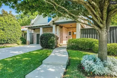 Image de Kid Friendly, Spacious Home in Knox Henderson! 4 Bd, 2. 5 bath, great backyard!