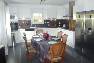 Image de Villa 6 Personnes Bord De Mer 3* Avec Piscine Clim. Wifi