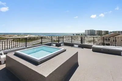 Image de Sleeps 24, HotTub, Pool, Steps 2 Beach, 2 Rooftop Tubs, 2 Kitchens, 2 Masters