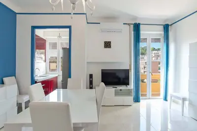 Image de 10 minutes from Vatican Museums, near restaurants, and walkable to transport.