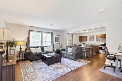 Image de Fabulous 4 Bed /2. 5 Bath - Near Speedway, Sleeps 8