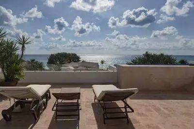 Image de 180° View: Lush Private Pool, Rooftop heaven.