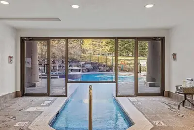 Image de 2br\/2Bath Retreat, sleeps 8 with Pool & Hot Tub