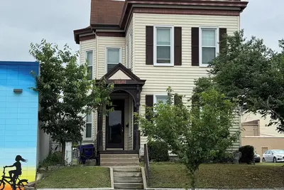 Monument House, Near Spooky Nook, Heart of Hamilton, Oh private parking, Slps 8