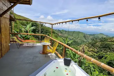 Image de Acogedora cabaña en Eje Cafetero Colombiano con preciosa vista a las montañas