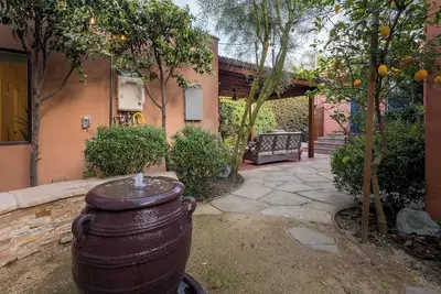 Image de 5-Star Urban Oasis  with a Gourmet Kitchen, Tranquil Fountains and Fruit Trees